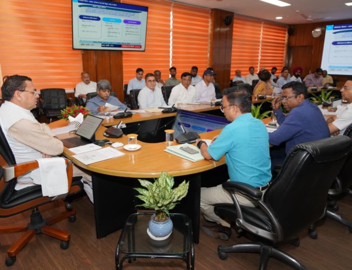 सीएम धामी ने की 6940 करोड़ की 12 प्रमुख परियोजनाओं की समीक्षा