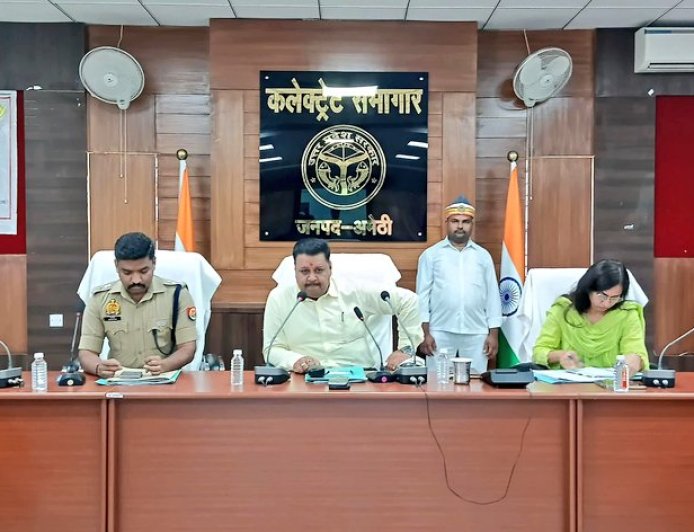 जिला सड़क सुरक्षा समिति की बैठक जिलाधिकारी की अध्यक्षता में हुई आयोजित