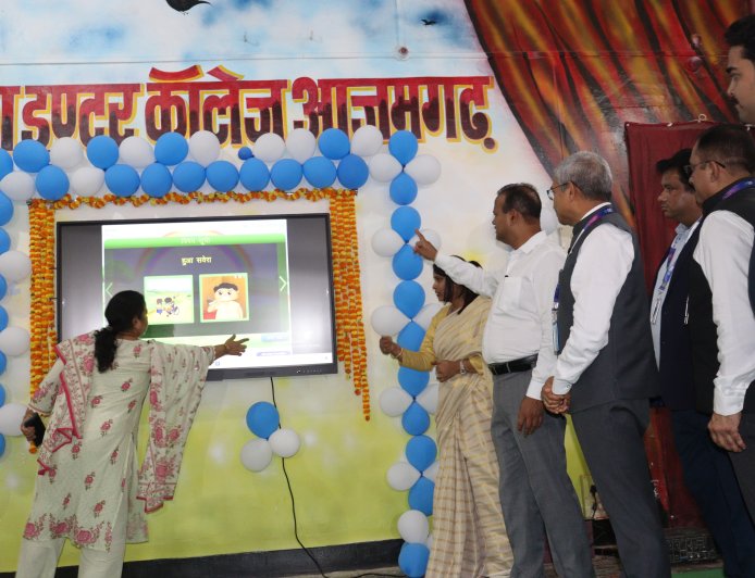 एसबीआई के सौजन्य से राजकीय बालिका इंटर कॉलेज, रैदोपुर में स्मार्ट क्लास का जिलाधिकारी ने किया लोकार्पण