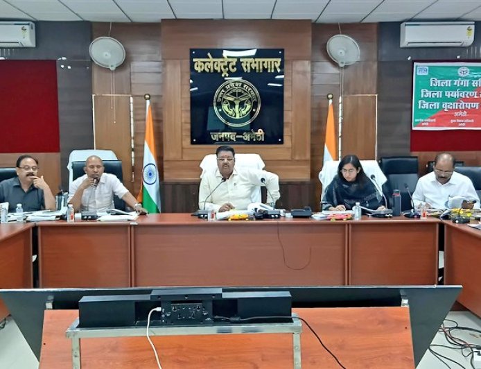 जिलाधिकारी की अध्यक्षता में विकास कार्यों व निर्माण कार्यों (सीएम डैशबोर्ड) की मासिक समीक्षा बैठक हुई आयोजित