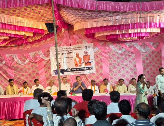 विधायक रामपुर मनिहारान ने ग्राम पंचायत गांगनौली में रात्रि ग्राम चौपाल का आयोजन कर सुनी ग्रामीणों की समस्याएं
