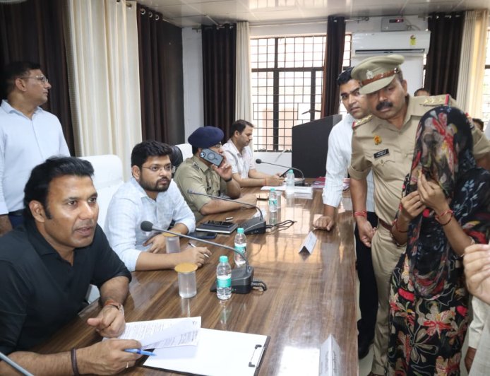 जिलाधिकारी ने सम्पूर्ण समाधान दिवस पर सुनी समस्याएं, जन शिकायतों का कराया निस्तारण