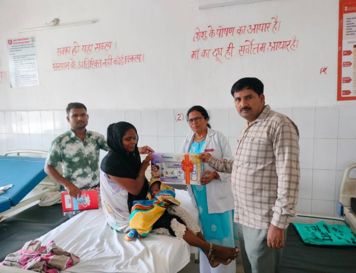 महिला कल्याण विभाग ने मनाया कन्या जन्मोत्सव, नवजात बच्चियों को वितरित की बेबी किट