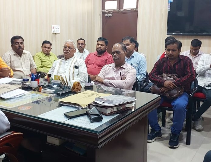 वृक्षारोपण अभियान 2026 को जन-आंदोलन बनाने की तैयारी, डीएफओ कार्यालय में हुई महत्वपूर्ण बैठक
