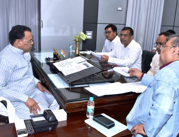मंत्री नरेन्द्र कश्यप ने की पिछड़ा वर्ग कल्याण एवं दिव्यांगजन सशक्तिकरण विभाग की समीक्षा