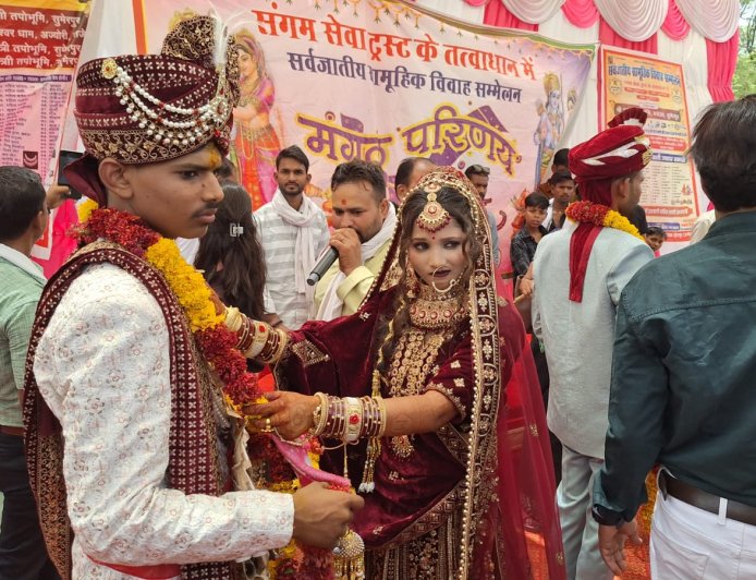 संगम सेवा ट्रस्ट के तत्वाधान में 31 जोडे बंधे दाम्पत्य बंधन में