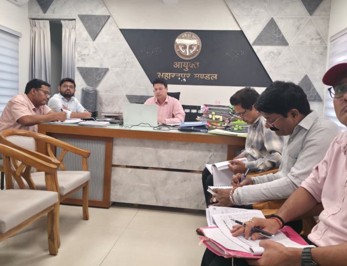 मण्डलायुक्त की अध्यक्षता में हुई सीएम डैश बोर्ड पर विकास कार्यों, कर-करेत्तर एवं राजस्व कार्यों तथा कानून व्यवस्था की समीक्षा बैठक