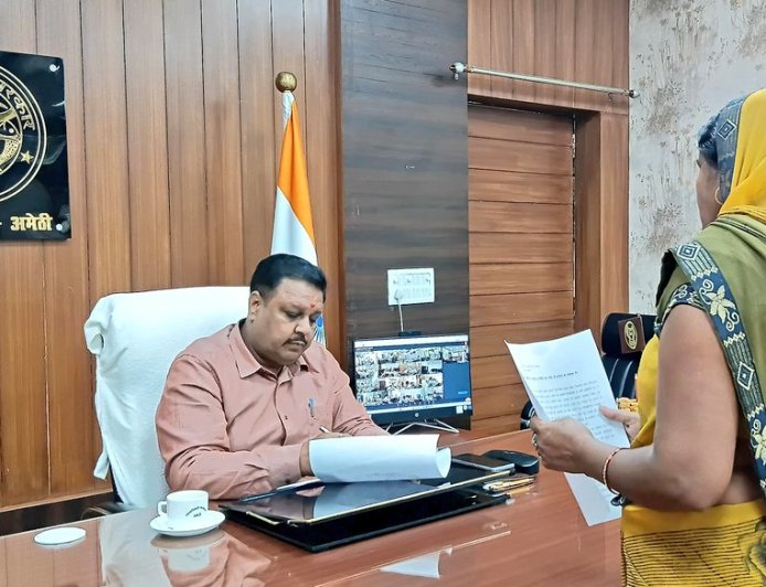 जनसुनवाई में जिलाधिकारी ने सुनीं शिकायतें, समयबद्ध व गुणवत्तापूर्ण निस्तारण के दिए निर्देश