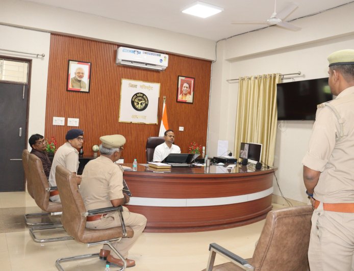 लखनऊ अग्निकांड के बाद आजमगढ़ में अग्नि सुरक्षा को लेकर जिला प्रशासन सख्त, कोचिंग सेंटरों एवं लाइब्रेरी में चलेगा विशेष जांच अभियान