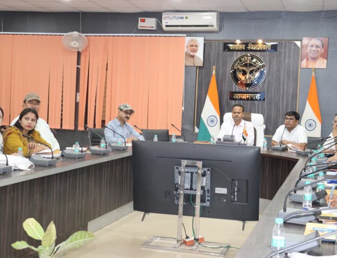 यूपीटीईटी-2026 को लेकर डीएम ने की तैयारियों की समीक्षा