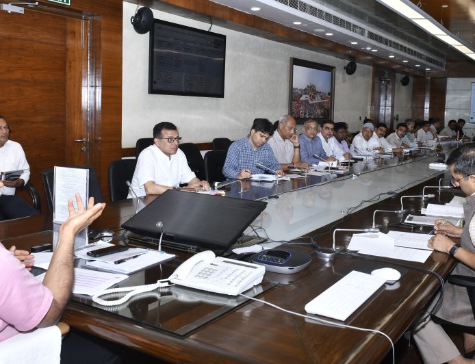 मुख्य सचिव की अध्यक्षता में उत्तर प्रदेश में ईज ऑफ डूइंग बिजनेस सुधारों को गति देने के लिए उच्च स्तरीय समीक्षा बैठक संपन्न