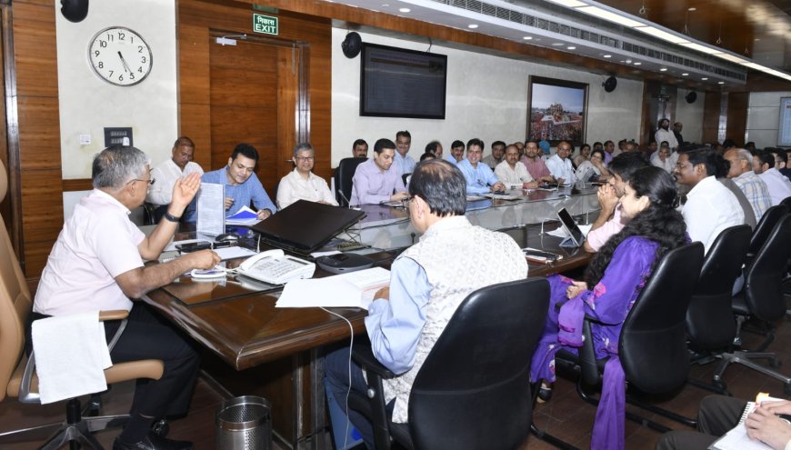 मुख्य सचिव ने की यूपी इंटरनेशनल ट्रेड शो-2026 की तैयारियों की समीक्षा