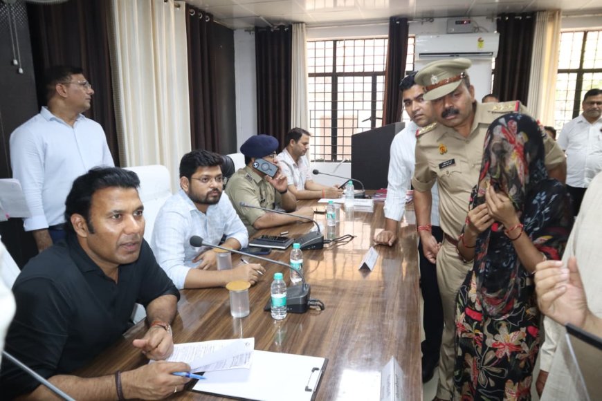 जिलाधिकारी ने सम्पूर्ण समाधान दिवस पर सुनी समस्याएं, जन शिकायतों का कराया निस्तारण