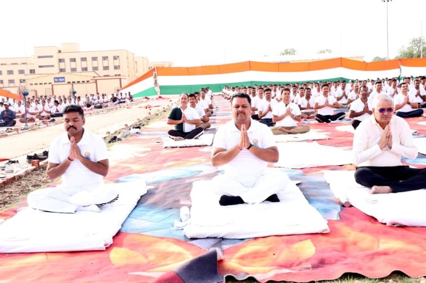 12वें अंतर्राष्ट्रीय योग दिवस के अवसर पर नवीन पुलिस लाइन गौरीगंज के परिसर में आयोजित हुआ योगाभ्यास कार्यक्रम