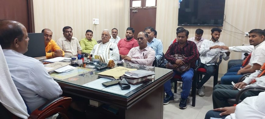 वृक्षारोपण अभियान 2026 को जन-आंदोलन बनाने की तैयारी, डीएफओ कार्यालय में हुई महत्वपूर्ण बैठक
