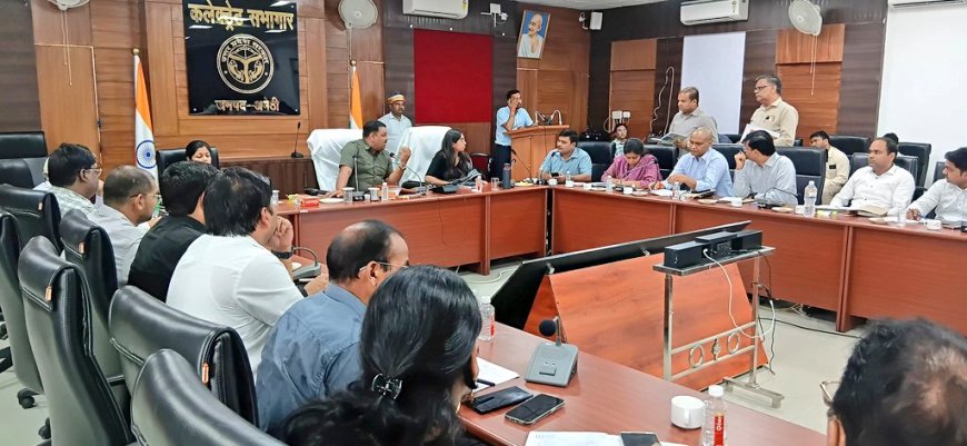 जिलाधिकारी ने की कर-करेत्तर, राजस्व वसूली एवं राजस्व कार्यों की समीक्षा