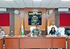 गो आश्रय स्थलों में मूलभूत सुविधाओं को लेकर जिलाधिकारी ने संबंधित अधिकारियों के साथ की बैठक की