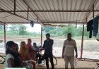 लगातार बारिश के बीच पर्सीपुर गौशाला के केयर टेकरों को बांटे गए रेनकोट