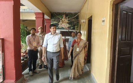 यू0पी0टेट परीक्षा-2026: डीएम ने श्री टीकाराम कन्या इंटर कॉलेज में स्थापित परीक्षा केंद्र का किया निरीक्षण