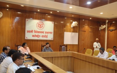 जिलाधिकारी की अध्यक्षता में हुई चकबंदी कार्याें की समीक्षा बैठक