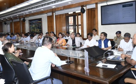 मुख्य सचिव की अध्यक्षता में समस्त सरकारी व अर्धसरकारी भवनों पर रूफटॉप सोलर संयंत्र की स्थापित कराए जाने के सम्बन्ध में बैठक आयोजित