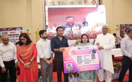 मुख्यमंत्री शिक्षक कैशलेस चिकित्सा योजना एवं डीबीटी वितरण कार्यक्रम का सीएम योगी ने किया शुभारम्भ
