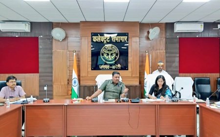 गो आश्रय स्थलों में मूलभूत सुविधाओं को लेकर जिलाधिकारी ने संबंधित अधिकारियों के साथ की बैठक की