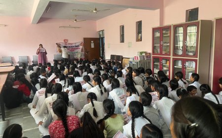राजकीय आश्रम पद्धति बालिका इंटर कॉलेज में किशोरियों को मासिक धर्म स्वच्छता एवं महिला सुरक्षा के प्रति किया गया जागरूक