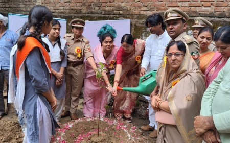 ‘एक पेड़ माँ के नाम’ अभियान के तहत छात्राओं को मिले पौधे, नारी सशक्तिकरण के साथ हुआ वृक्षारोपण