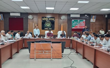 जिलाधिकारी की अध्यक्षता में विकास कार्यों व निर्माण कार्यों (सीएम डैशबोर्ड) की मासिक समीक्षा बैठक हुई आयोजित
