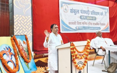 विद्यार्थियों को ज्ञान पिपासु बनाने में आचार्य की भूमिका महत्त्वपूर्ण - शेषधर द्विवेदी