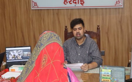 जिलाधिकारी ने जनसुनवाई मे सुनी 75 शिकायतें