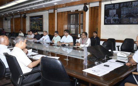 मुख्य सचिव की अध्यक्षता में सभी मंडलायुक्तों एवं जिलाधिकारियों के साथ साप्ताहिक समीक्षा बैठक सम्पन्न