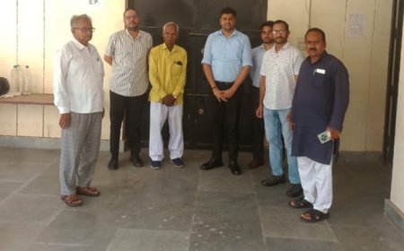 डीईओ ने राजनैतिक दलों के प्रतिनिधियों के साथ ईवीएम वेयरहाउस का किया निरीक्षण