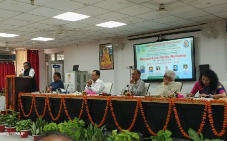 कक्षा से आगे बढ़कर सोचें शिक्षक, तभी बनेगी दूरदर्शी पीढ़ी - अशोक श्रीवास्तव