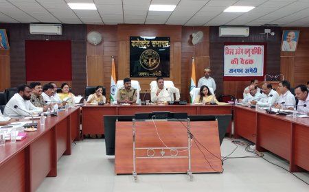 जिला उद्योग बन्धु, श्रम बंधु एवं औद्योगिक व्यापारिक सुरक्षा फोरम तथा एम0ओ0यू0 क्रियान्वयन समिति की जिलाधिकारी ने की बैठक