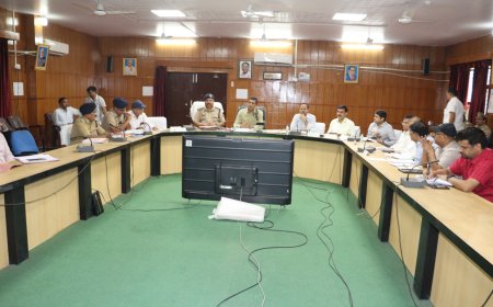 मण्डलीय कानून व्यवस्था की मण्डलायुक्त व डीआईजी ने की समीक्षा