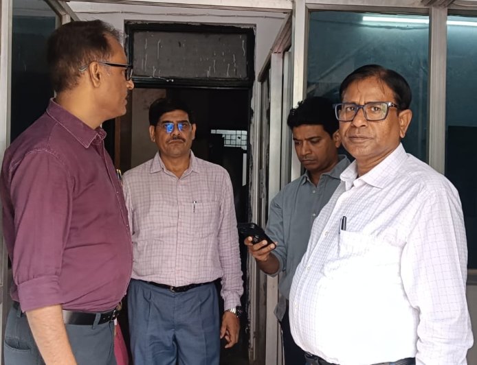 स्थानाभाव की समस्या दूर करने की पहल: डॉ. एन. आर. वर्मा ने कार्यालय का किया निरीक्षण