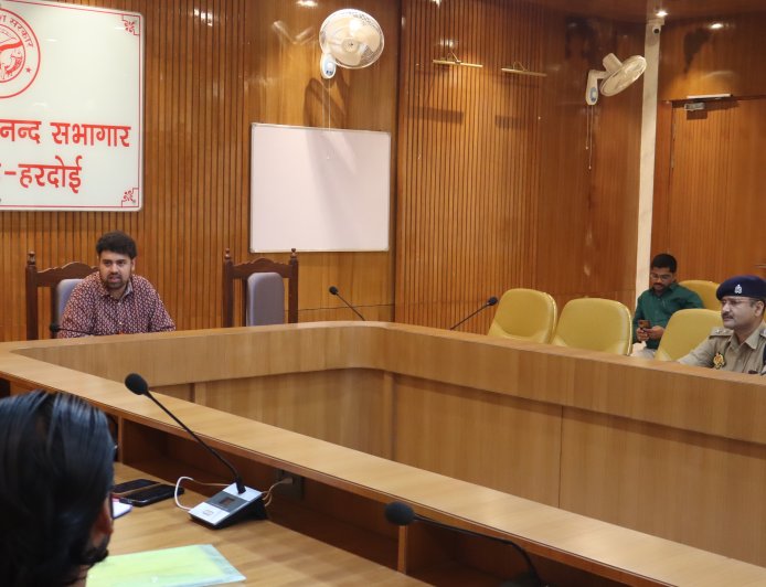 जिलाधिकारी की अध्यक्षता में आयोजित हुई जिला विद्यालय एवं परिवहन सुरक्षा समिति की बैठक