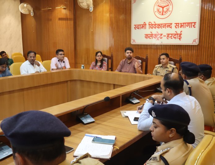 जिलाधिकारी की अध्यक्षता में हुई कांवड़ यात्रा, नाग पंचमी, रक्षाबंधन एवं जन्माष्टमी की तैयारियों की समीक्षा बैठक