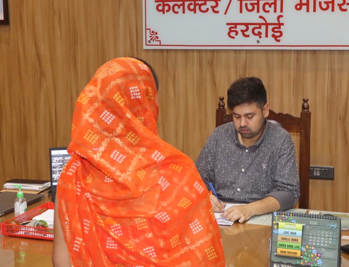 जनसुनवाई में जिलाधिकारी ने सुनीं 71 शिकायतें