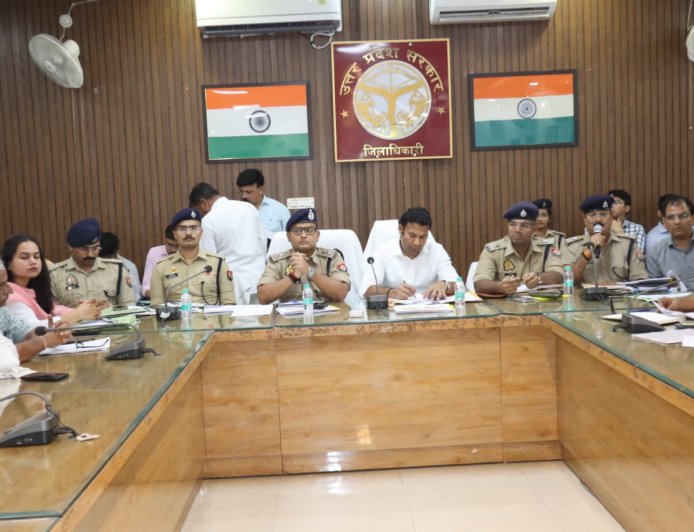 कांवड यात्रा की तैयारियों के संबंध में जिला मजिस्ट्रेट एवं वरिष्ठ पुलिस अधीक्षक ने की बैठक