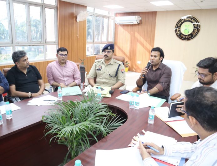 जिलाधिकारी की अध्यक्षता में हुई जिला उद्योग बंधु एवं जिला व्यापार बंधु की बैठक
