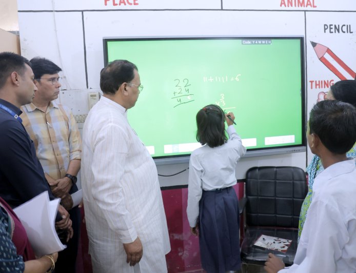 नरेन्द्र कश्यप ने डॉ0 शकुंतला मिश्रा राष्ट्रीय पुनर्वास विष्वविद्यालय के ‘संकेत’ केन्द्र का किया निरीक्षण