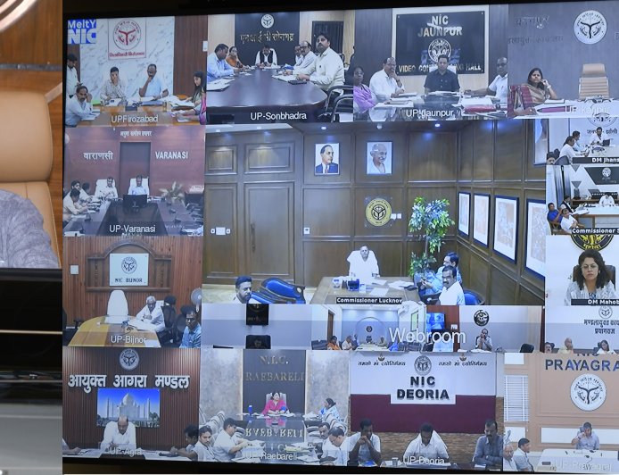 मुख्य सचिव की अध्यक्षता में वीडियो कॉन्फ्रेंसिंग के माध्यम से प्रदेश के सभी मण्डलायुक्तों एवं जिलाधिकारियों के साथ साप्ताहिक समीक्षा बैठक संपन्न
