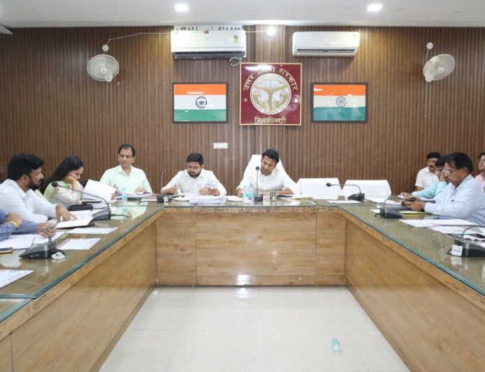 जिलाधिकारी ने की फार्मर रजिस्ट्री की प्रगति की समीक्षा