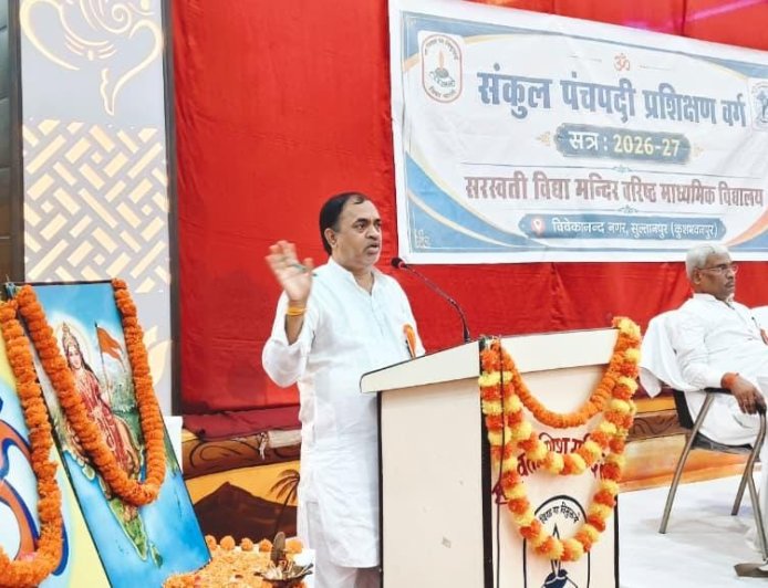 विद्यार्थियों को ज्ञान पिपासु बनाने में आचार्य की भूमिका महत्त्वपूर्ण - शेषधर द्विवेदी