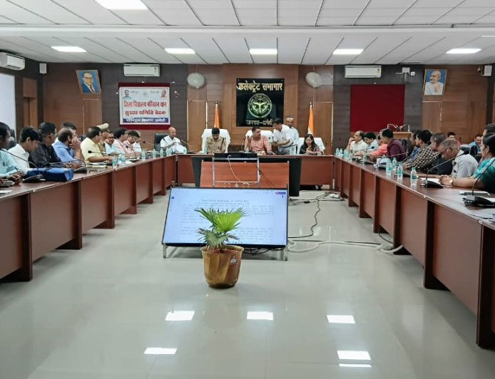 जिलाधिकारी की अध्यक्षता में जिला सड़क सुरक्षा समिति की बैठक सम्पन्न