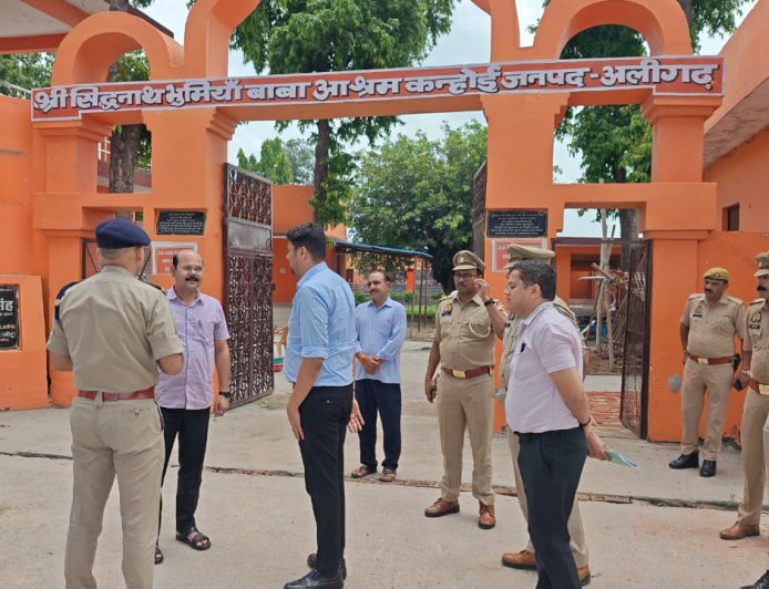 डीएम-एसएसपी ने भूमियां बाबा मंदिर पहुंच व्यवस्थाओं का लिया जायजा