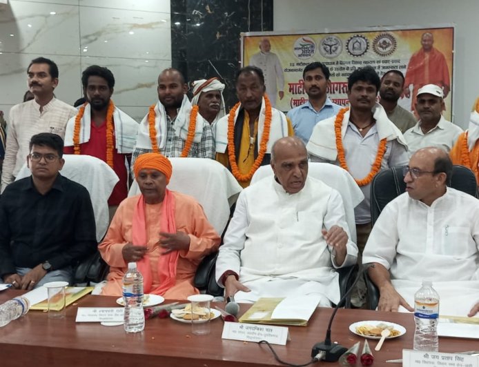 सांसद जगदम्बिका पाल की अध्यक्षता में माटीकला जागरूकता कार्यक्रम का हुआ आयोजन